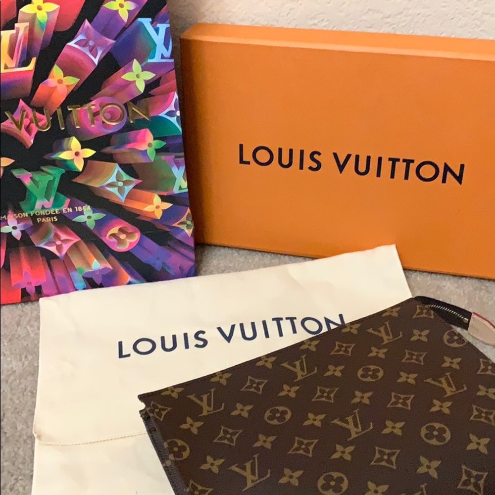 Brand New Louis Vuitton Toiletry 26